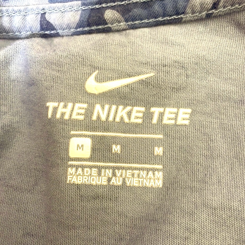 The Nike Tee, Mens size M blue camouflage short sleeve t-shirt. - Picture 3 of 3